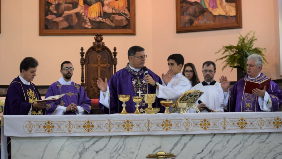 Bispo Diocesano preside Eucaristia na Catedral de São Carlos Borromeu