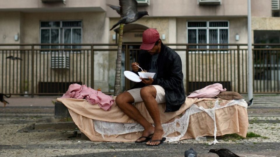 Papa liga para Pe. Lancellotti e manifesta seu amor pela população de rua