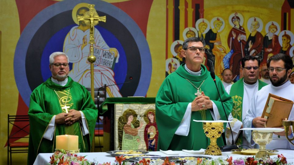 Dom Luiz Carlos preside Celebração Eucarística preparada pelas comunidades neocatecumenais