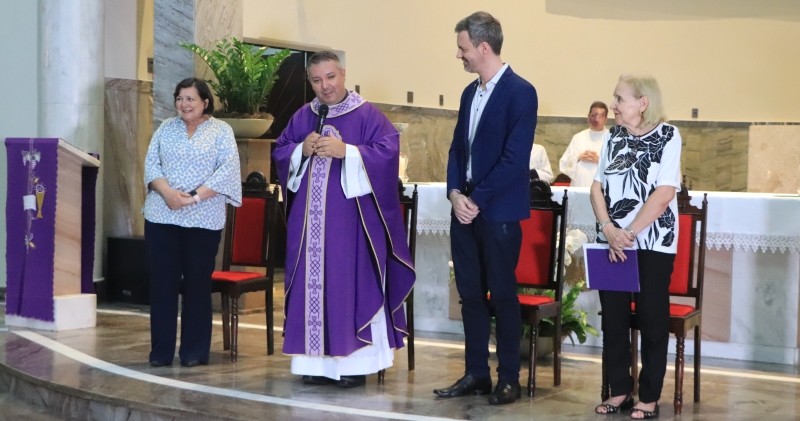 Padre Cristian recebe diploma de honra ao mérito pelos 15 anos de sacerdócio