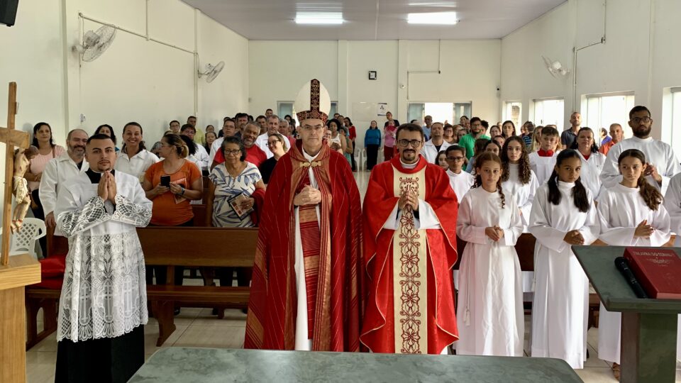 Dom Luiz Carlos celebra Paixão do Senhor na Paróquia Santo Expedito em Araraquara