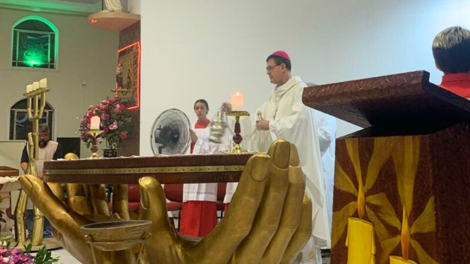 Bispo celebra na Paróquia Santa Rita de Cássia