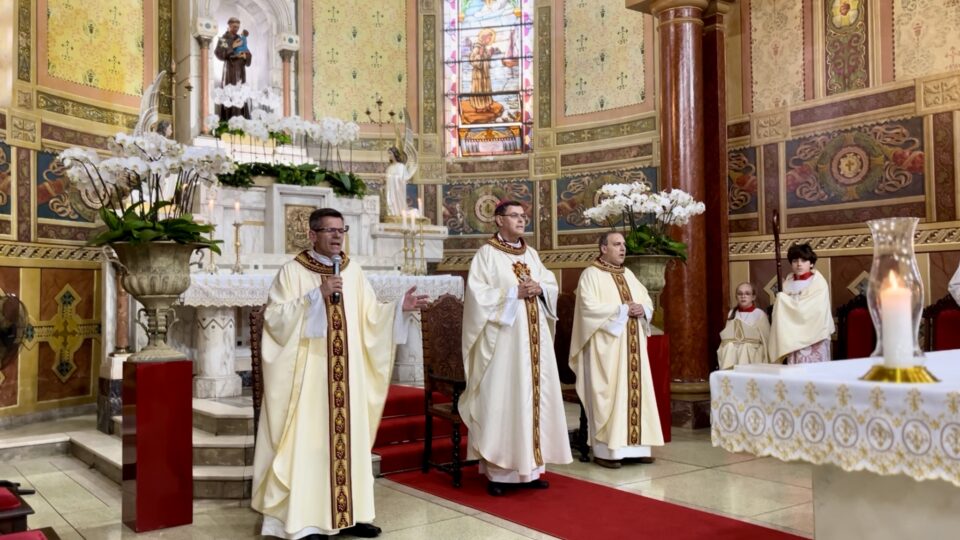 Bispo celebra no Santuário Santo Antônio em Araraquara