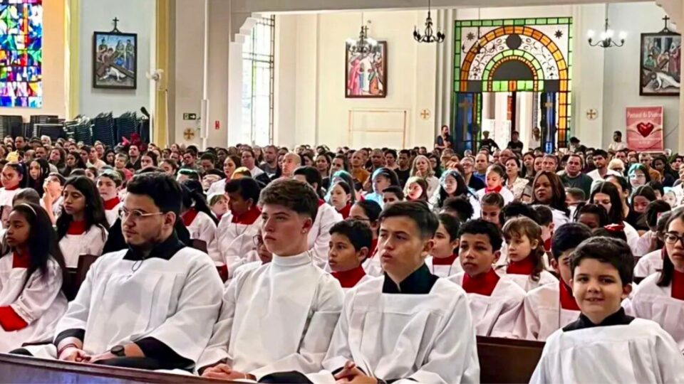 Missa anual dos coroinhas e acólitos do Vicariato São Carlos