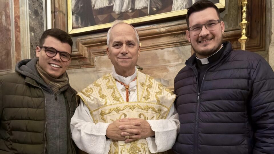 Padres da Diocese de São Carlos participam de missa na Basílica de Santo Ambrósio e Carlos Borromeu em Roma