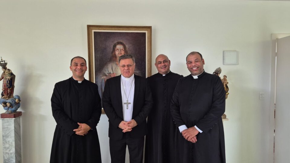 Padres da diocese participam de encontro de espiritualidade em Brasília e se reunem com cardeal