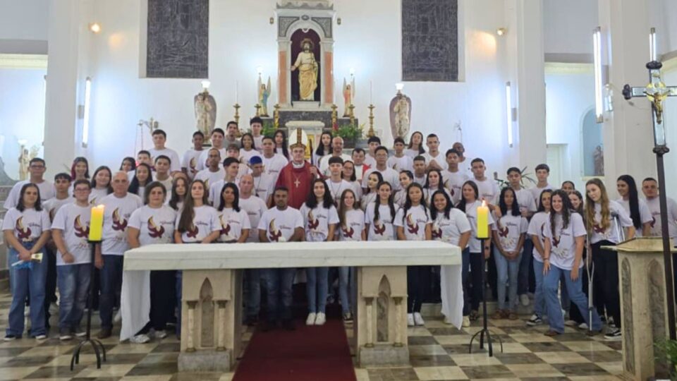 Crisma na Paróquia Senhor Bom Jesus da Cana Verde