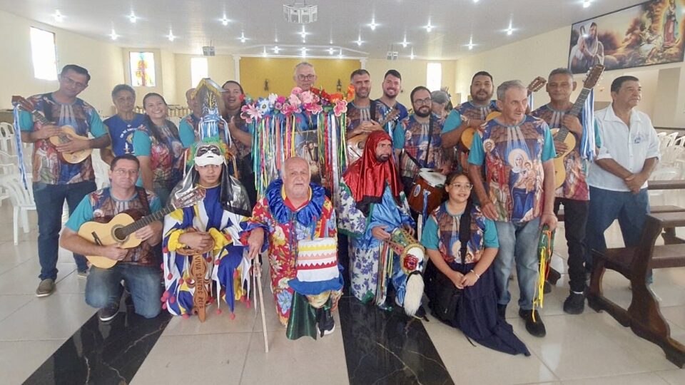 Paróquia Nossa Senhora de Guadalupe celebra a Festa da Epifania com participação da Folia de Reis