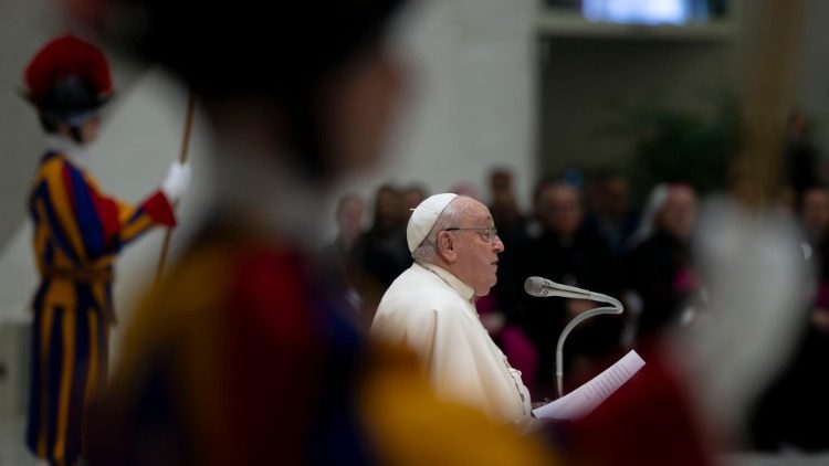 O Papa: liguei para a paróquia de Gaza. Estavam felizes. Rezemos pela paz