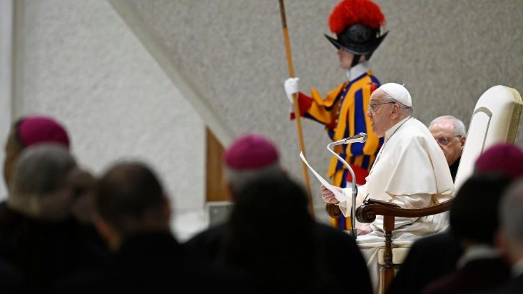 Papa: não podemos ser cúmplices do abuso infantil