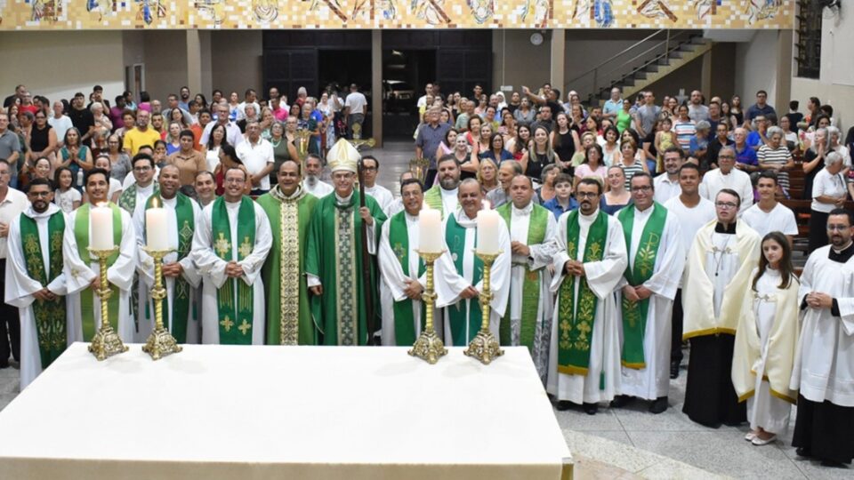 Padre Rudival é empossado pároco em Ibaté